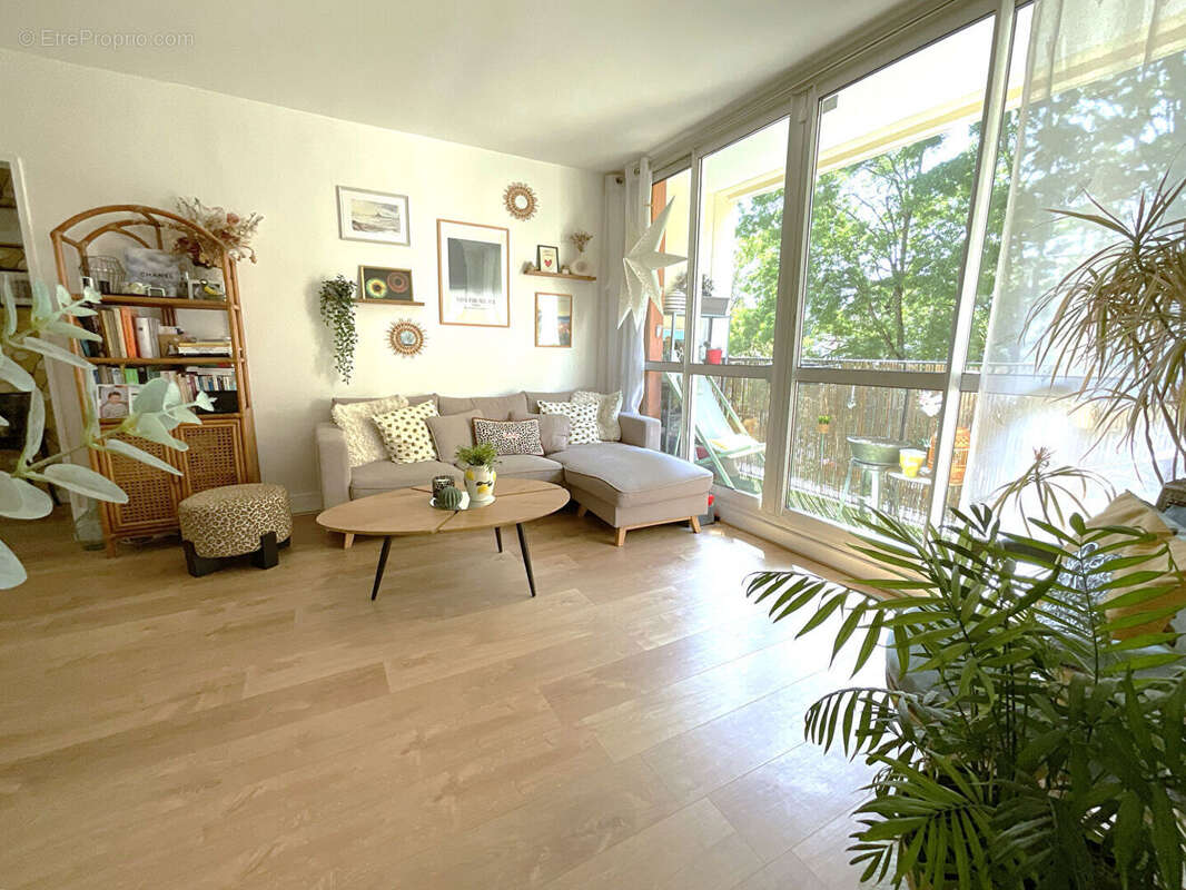 Appartement à BUC