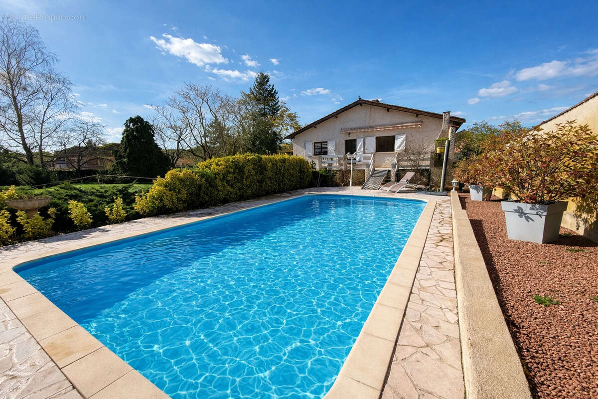 Maison à COMMELLE-VERNAY