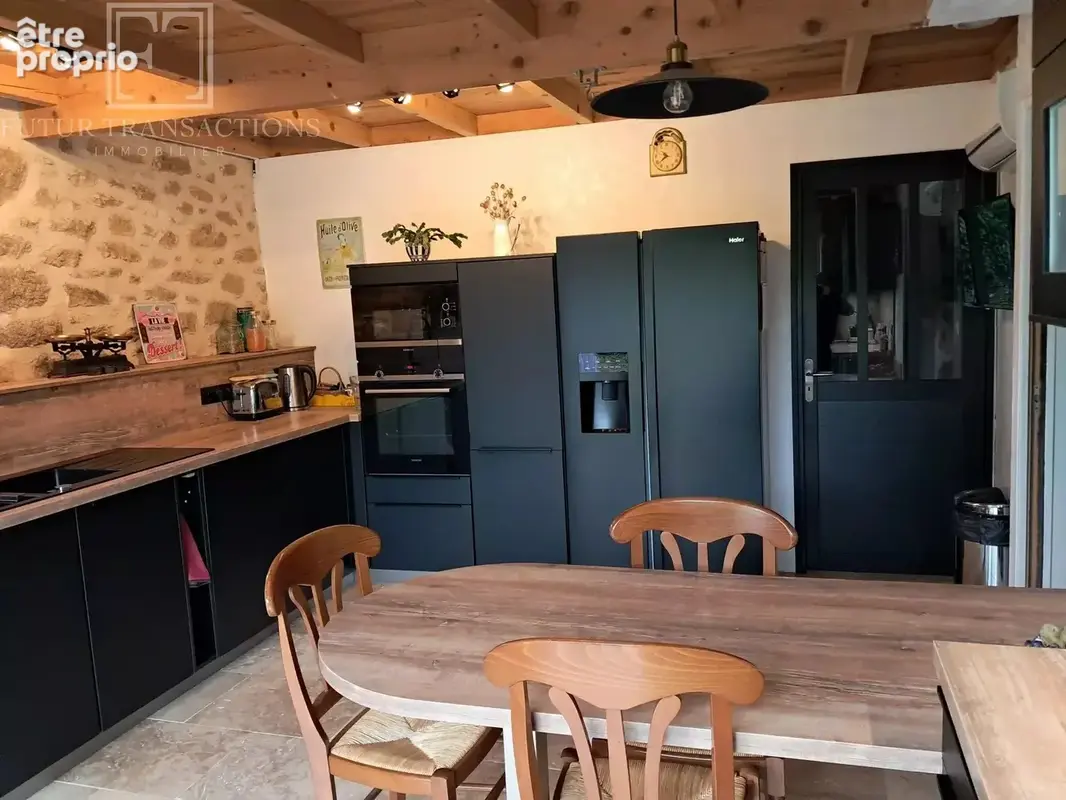 Maison de caractère sur 8175 m² - photo 10