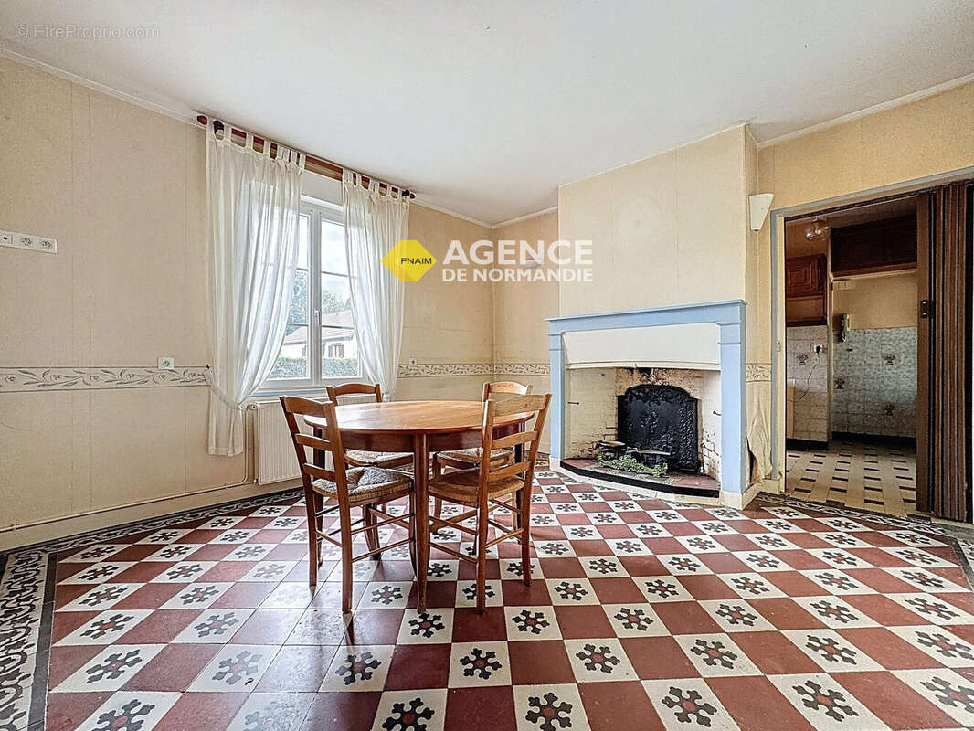 Maison à MONTREUIL-L'ARGILLE
