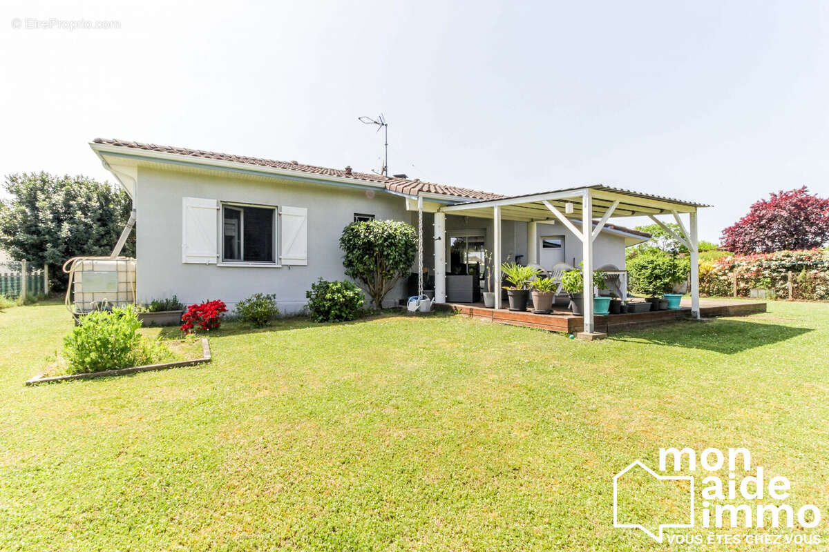 Maison à YGOS-SAINT-SATURNIN