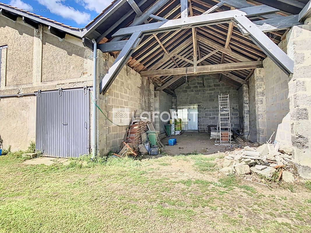 Maison à CIVRAC-DE-BLAYE