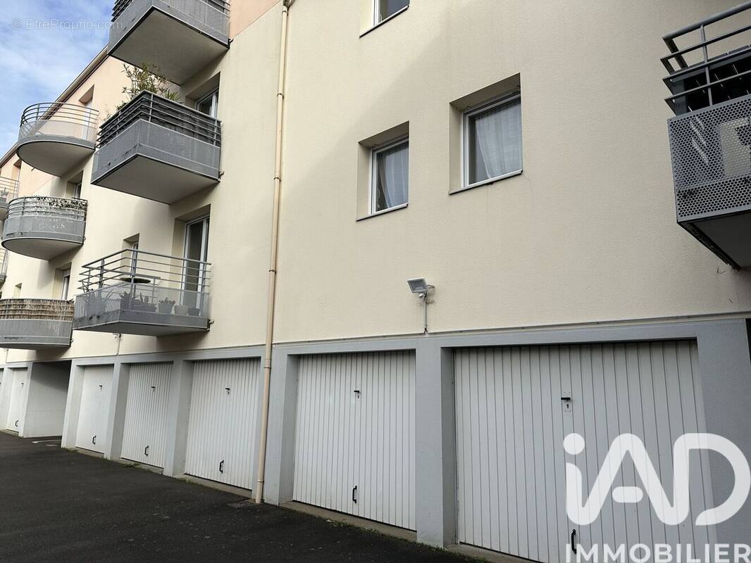 Photo 1 - Parking à REZE