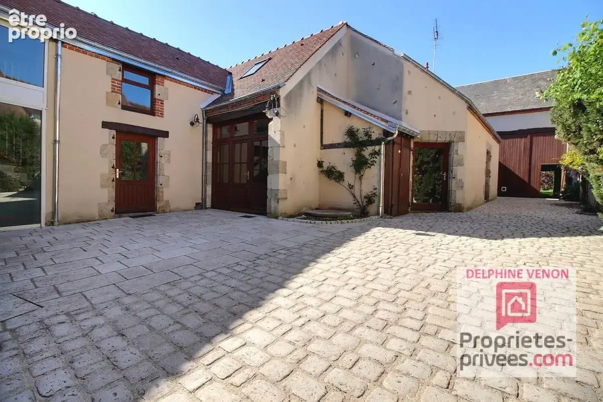 Maison de 200 m²  avec vie en plain pied + grange et cave voutée sur un terrain de 525 m² en hypercentre de Châteauneuf sur Loir - photo 12
