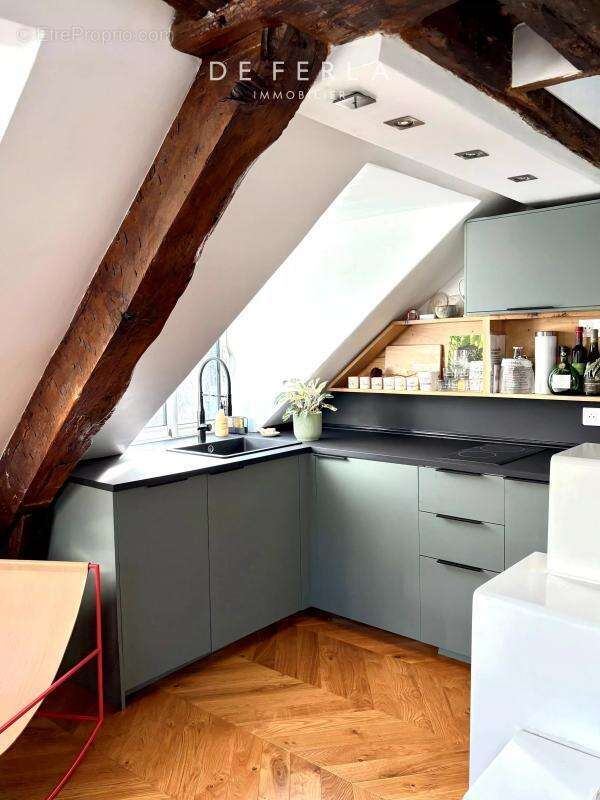 Appartement à PARIS-1E