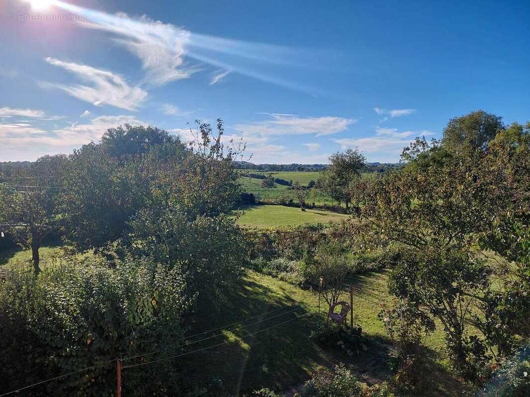 Maison à MIRANDOL-BOURGNOUNAC