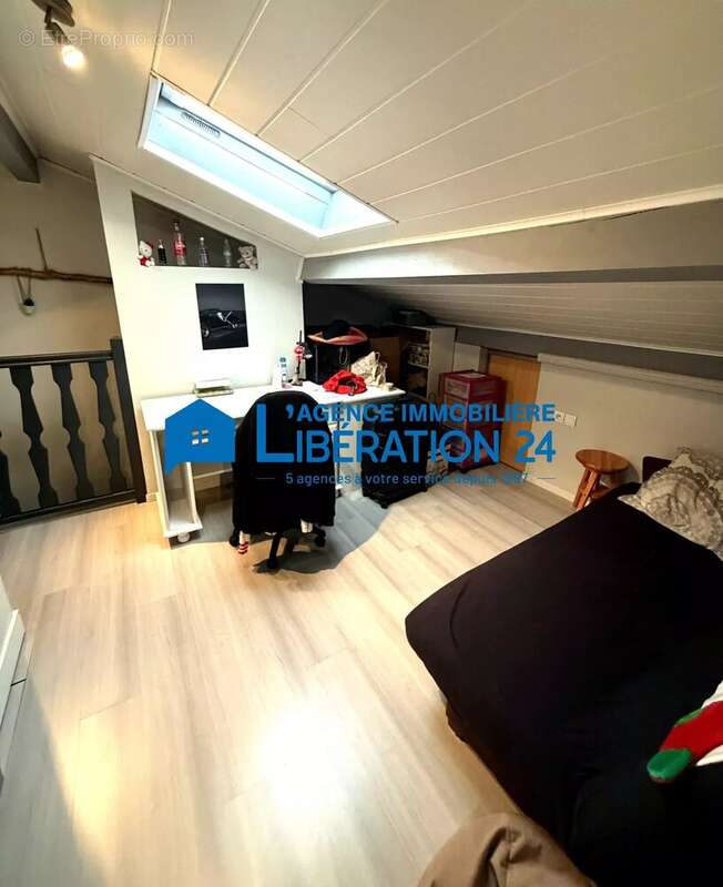 Maison familiale de 198 m2 au calme avec beau  terrain plat – Secteur prisé de La Chapelle-d’Aurec - photo 13