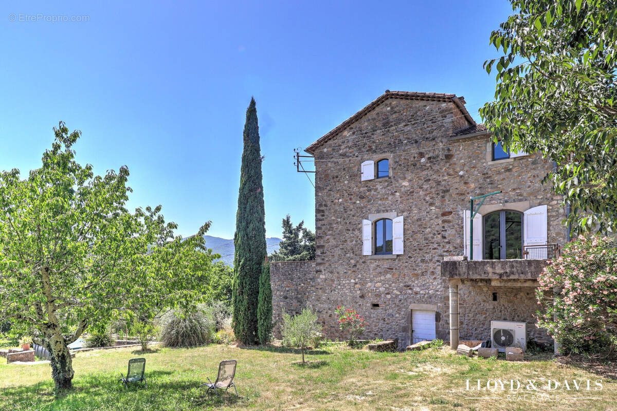 Maison à MEYRANNES