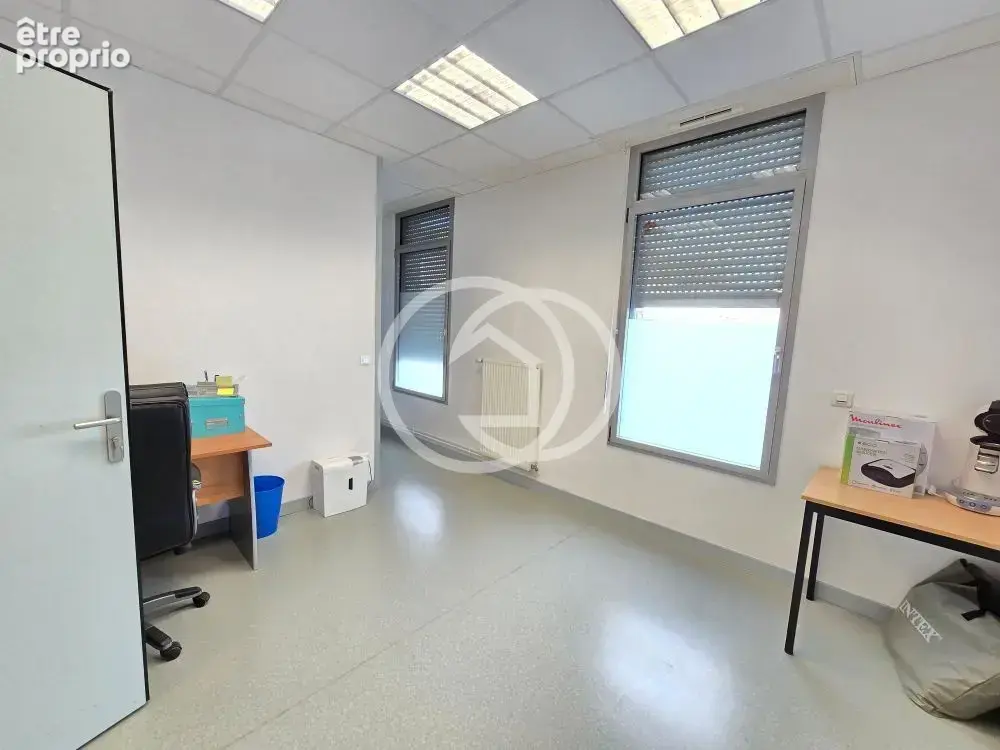 Local professionnel de 92m2 à LOOS EN GOHELLE - photo 2