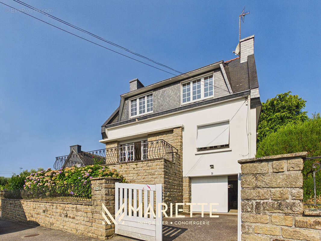 "ARLETTE", Concarneau Beuzec Maison avec travaux sur joli terrain arboré - photo 2