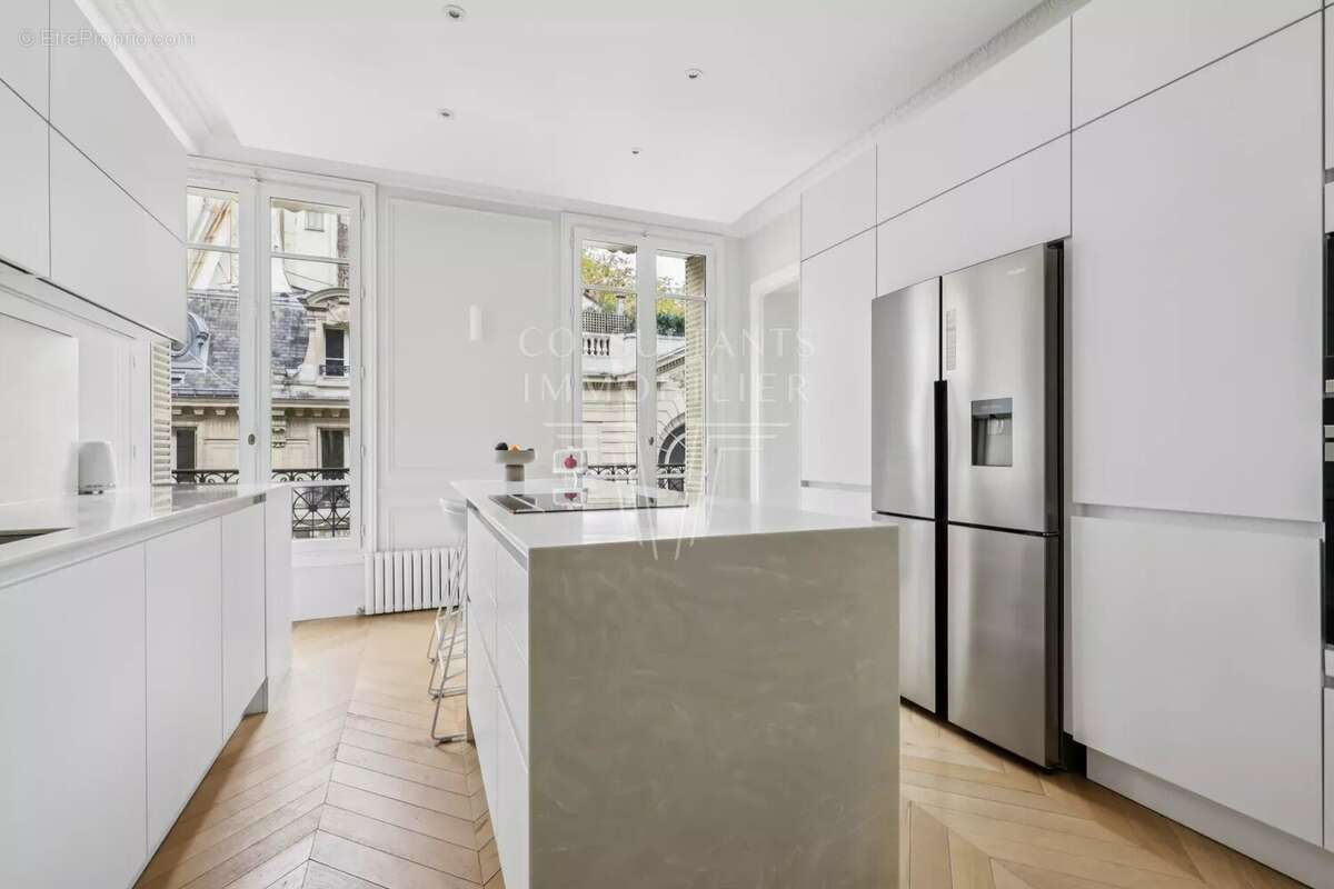 Appartement à PARIS-8E