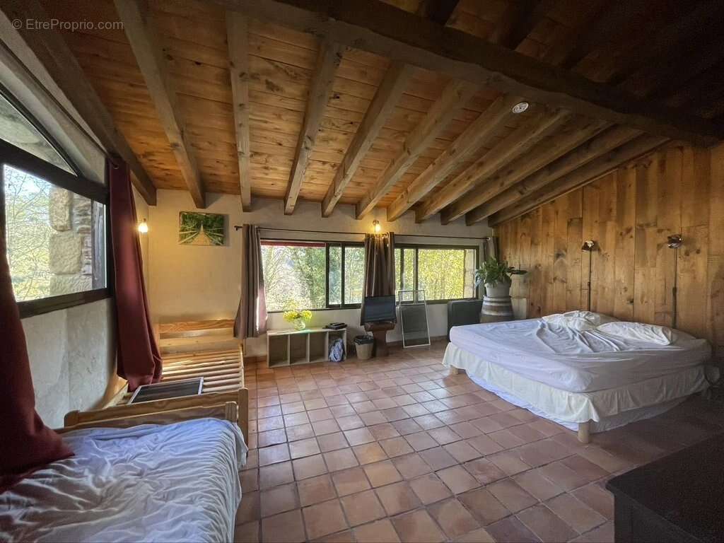 Maison à LE COLLET-DE-DEZE