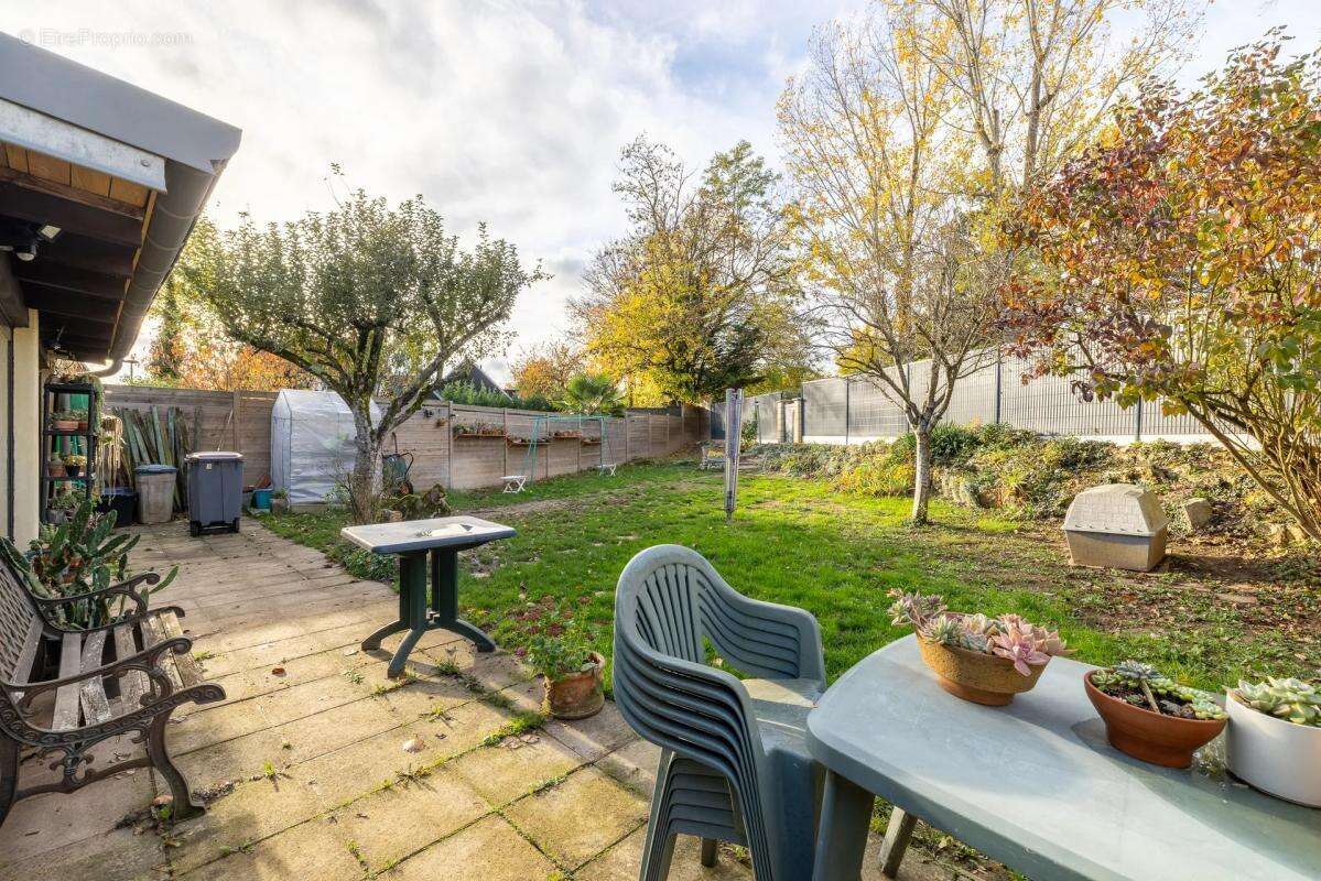 Maison à SAVIGNY-LE-TEMPLE
