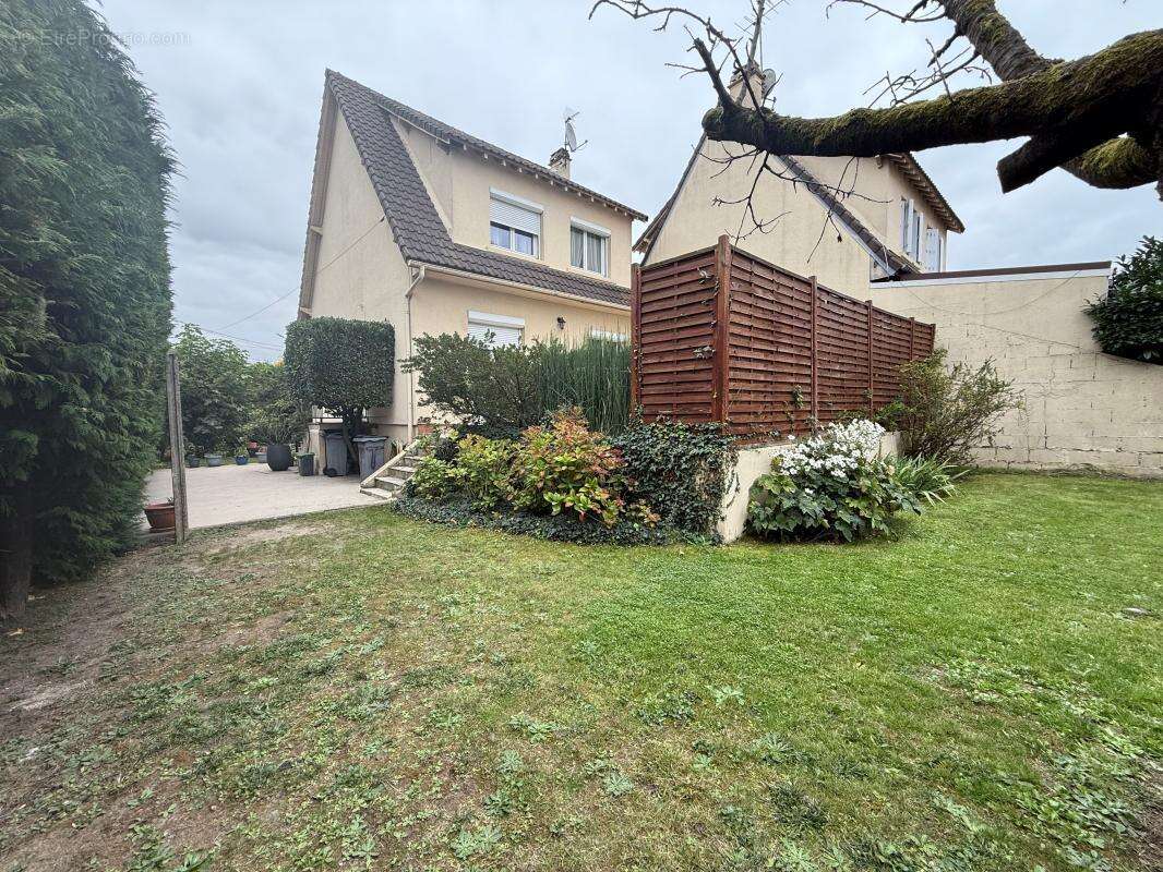 Maison à TREMBLAY-EN-FRANCE