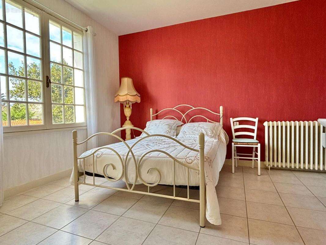 À vendre – Belle maison familiale avec vue mer, dépendance et jardin – La Brée-les-Bains, plage à pied - photo 14