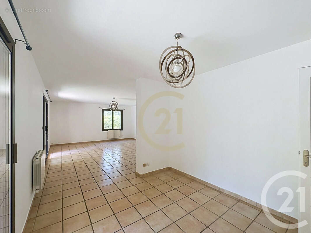 Maison 152 m² à Aramon  - photo 8