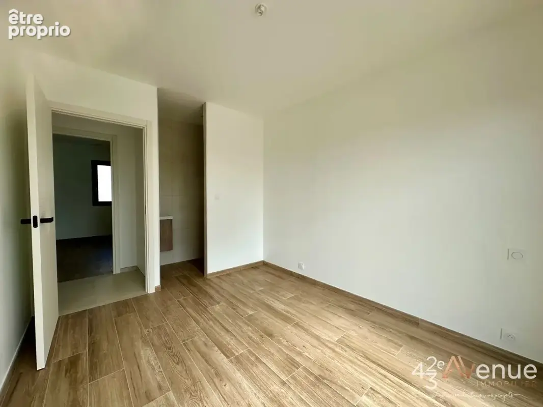 Maison 103 m² à Bonson  - photo 7