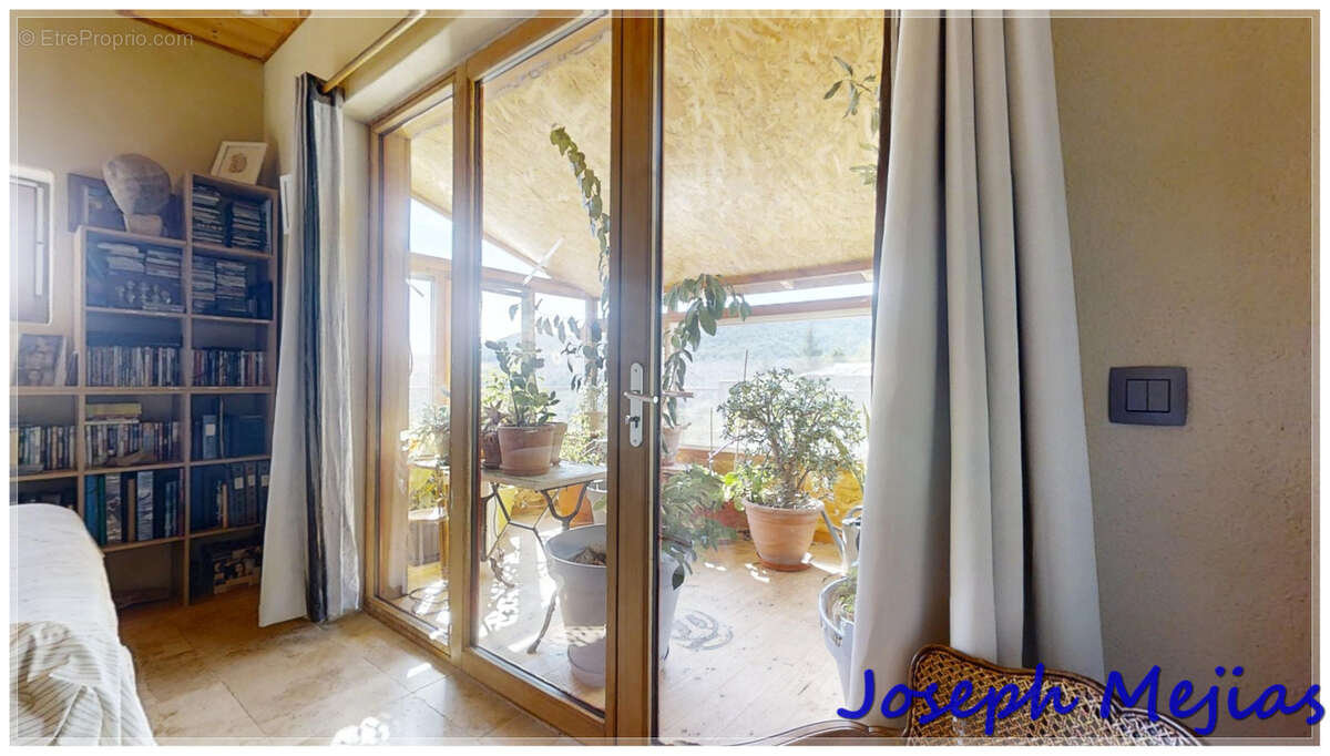 Maison à SAINT-ETIENNE-DE-SERRE