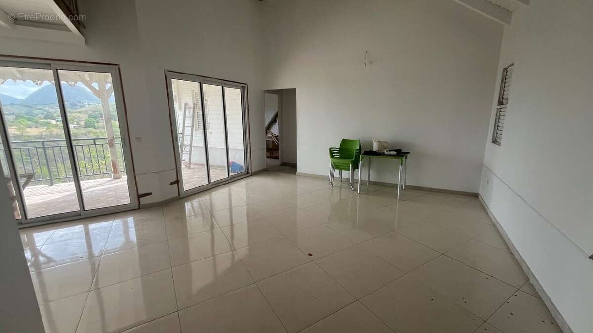Maison 102 m² à Le Carbet  - photo 3