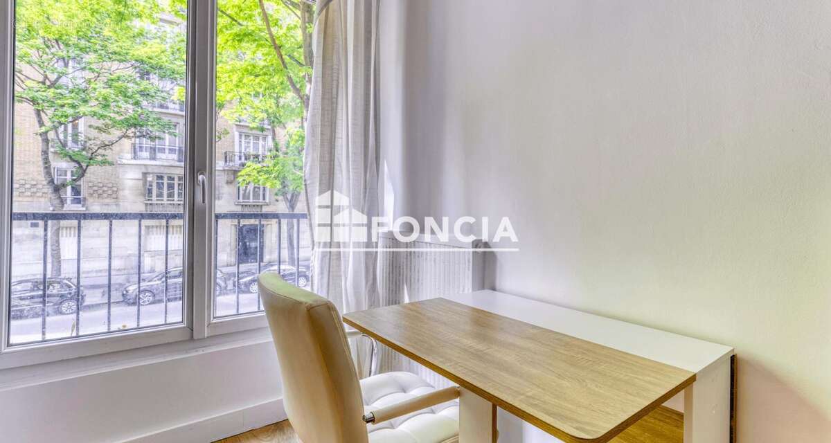 Appartement à PARIS-16E