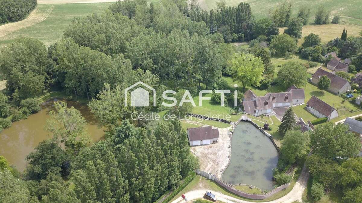 Photo 2 - Maison à AZAY-LE-FERRON