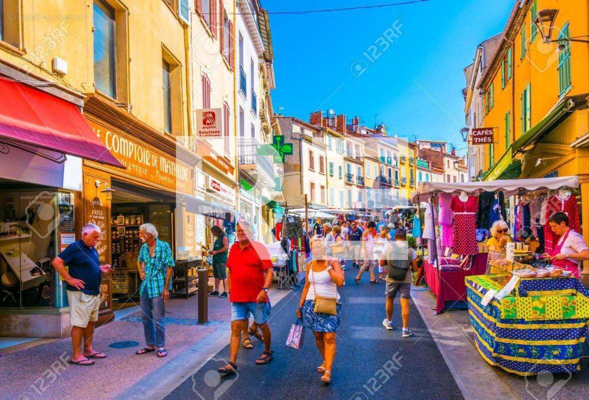 Commerce à SAINTES-MARIES-DE-LA-MER