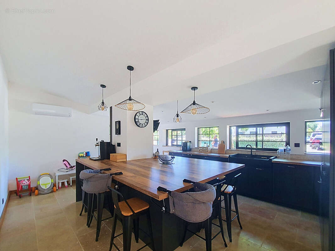 Bessières, maison de type 6 de 158 m² sur une parcelle de 674 m² environ ! - photo 4
