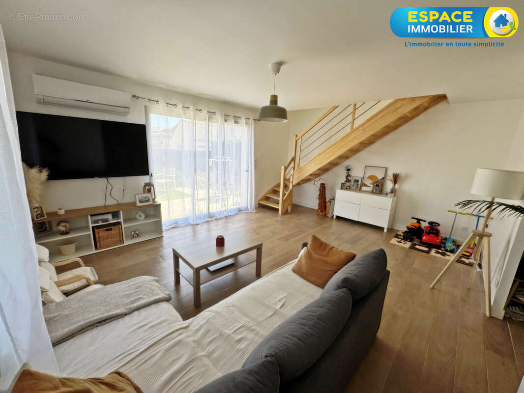 Maison à SAINT-DENIS-DE-L&#039;HOTEL