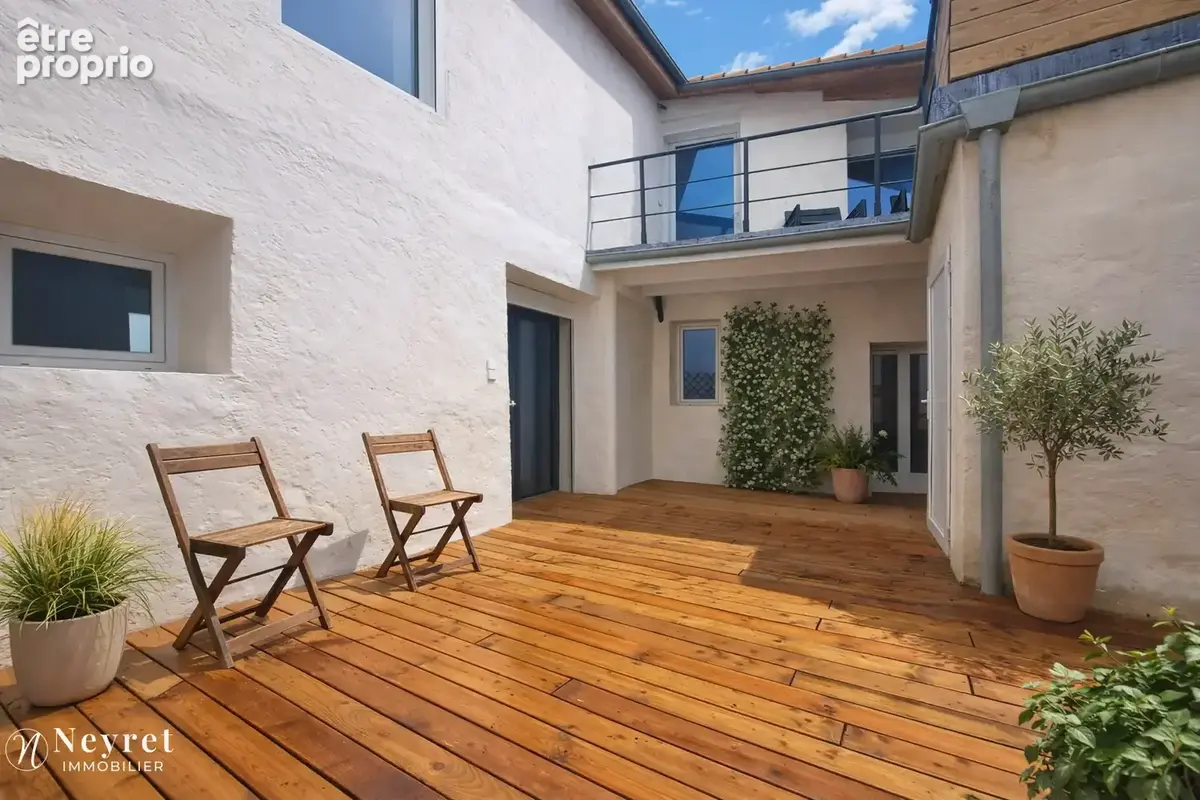 Communay - Maison de ville 151m2 - 4 chambres avec espace bureau - Cour privative de 35m2 - photo 15
