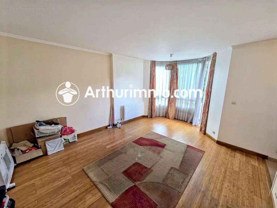 Appartement à SAVIGNY-LE-TEMPLE
