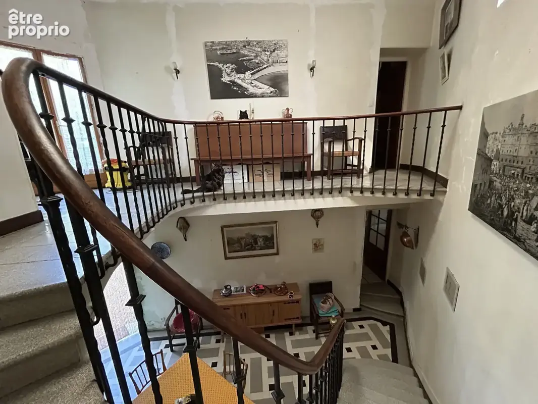 Bâtisse au cœur du village - photo 9