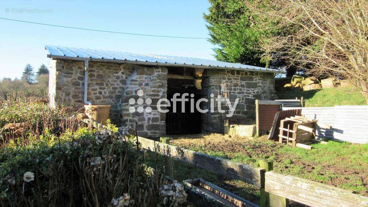 Maison à SAINT-SEVER-CALVADOS