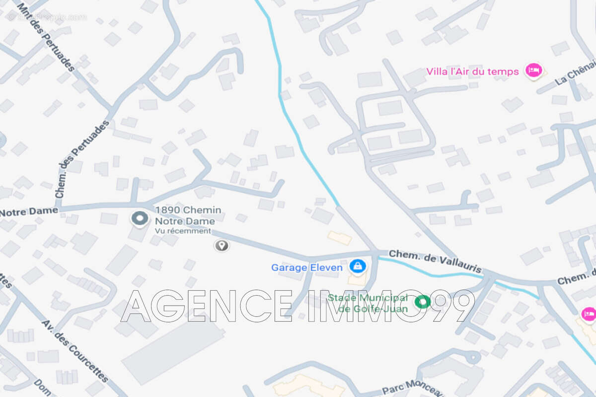 Parking à VALLAURIS