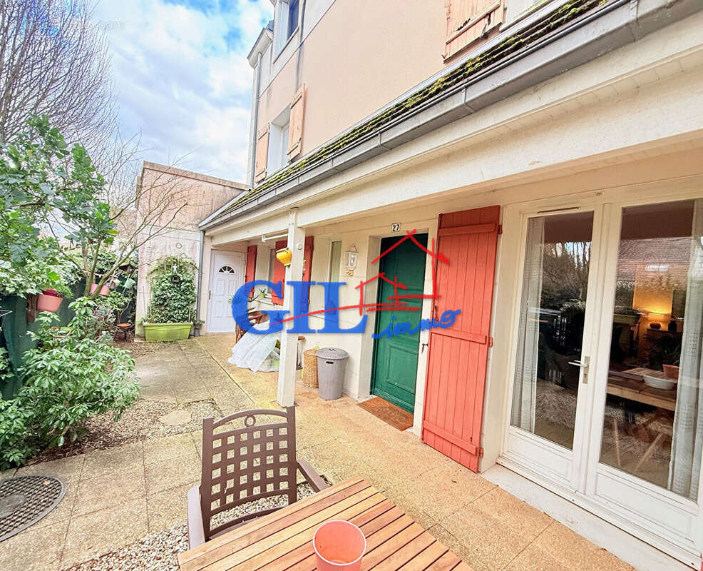 Appartement à SAVIGNY-LE-TEMPLE