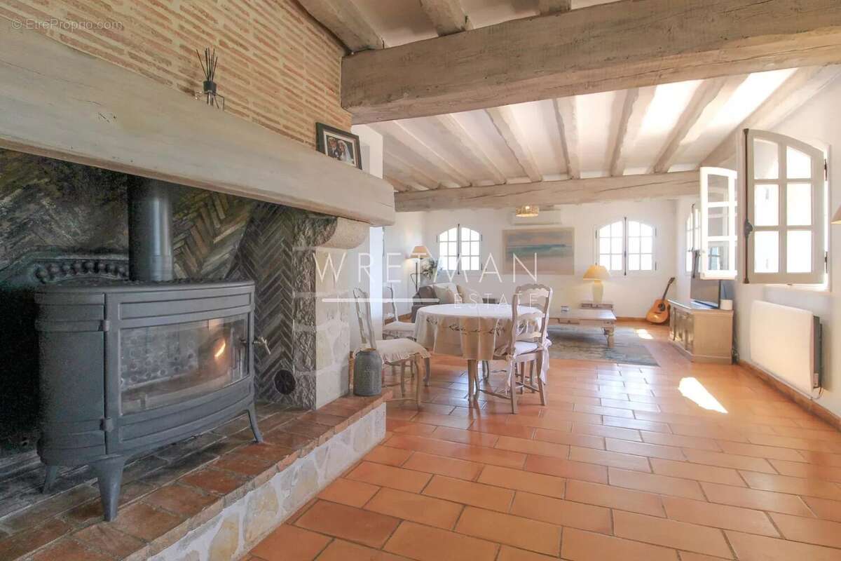 Magnifique villa familiale de 6 chambres, belle piscine et pool house, vues panoramiques à couper le souffle - Peyminade - photo 4
