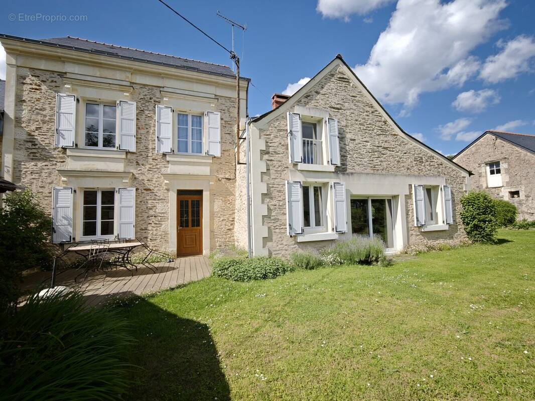 Maison à BRISSAC-QUINCE