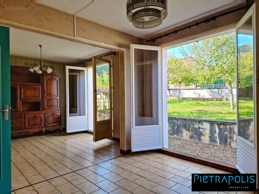 Maison à LA CLAYETTE