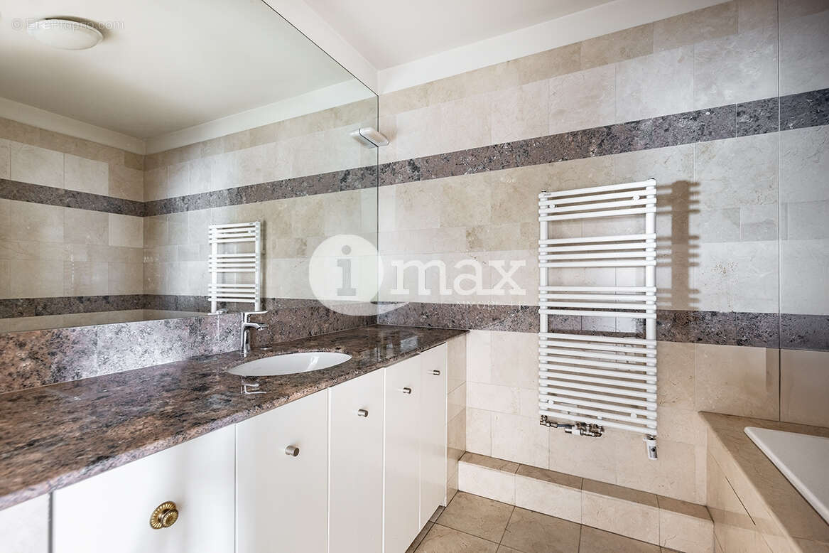 Appartement à LEVALLOIS-PERRET