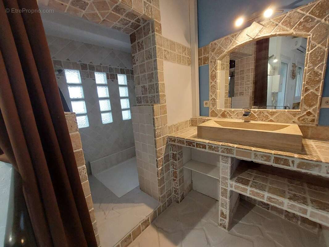 Rare à la vente – Ancien presbytère entièrement rénové au cœur de Carnoules - photo 11