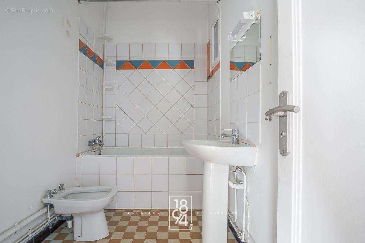 Appartement à MARSEILLE-5E