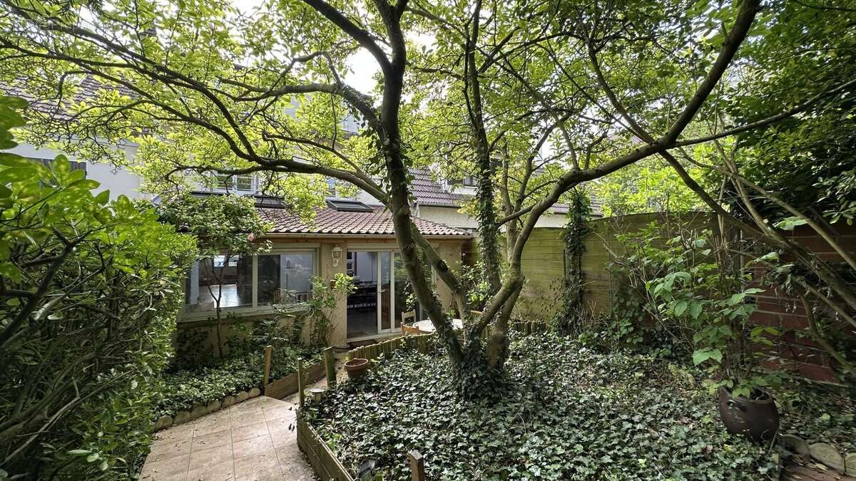 Maison à SURESNES