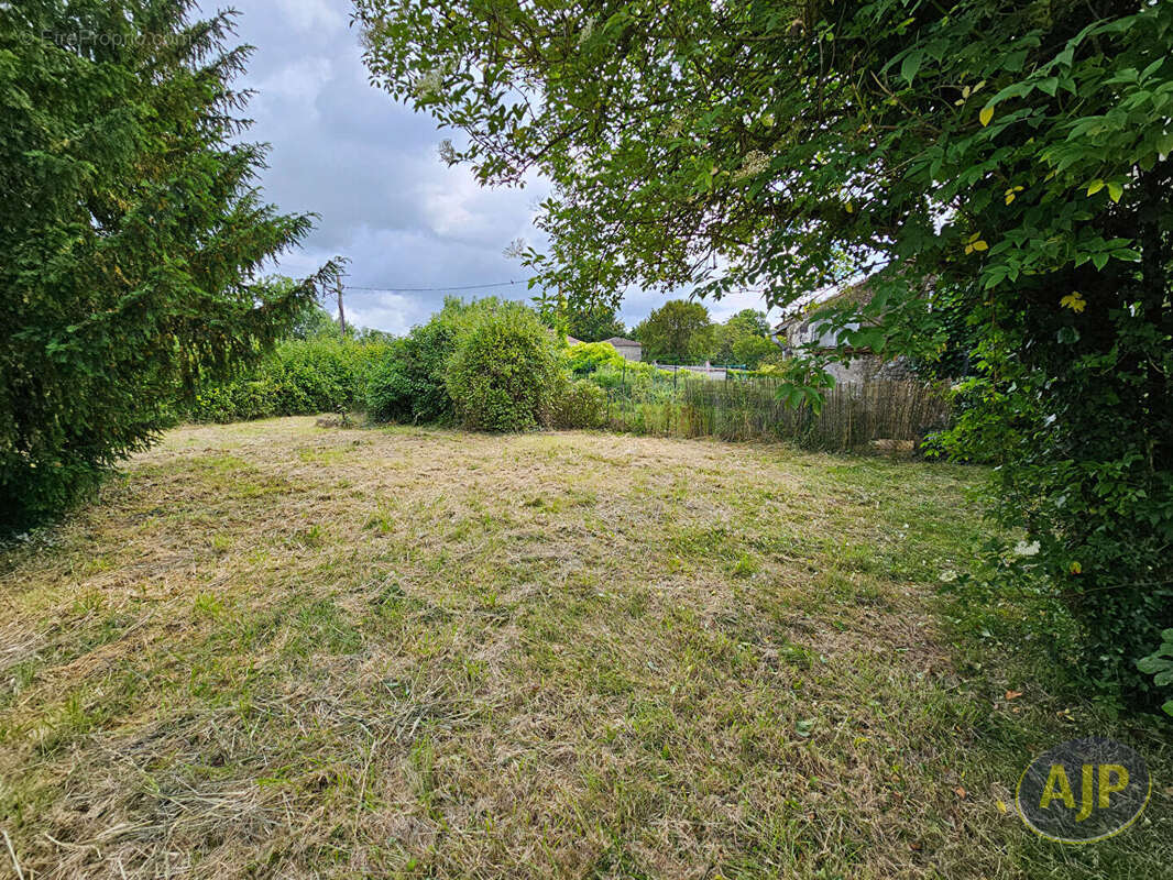 Appartement à SAINT-SEVER-DE-SAINTONGE