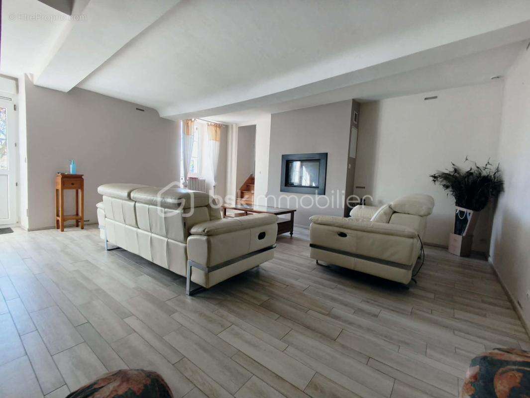 Une propriété de caractère aux volumes généreux - photo 3
