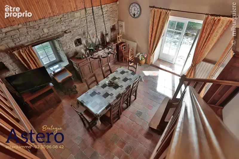 Languidic-longere-dependances-puit-207m²-quatre chambres - photo 7
