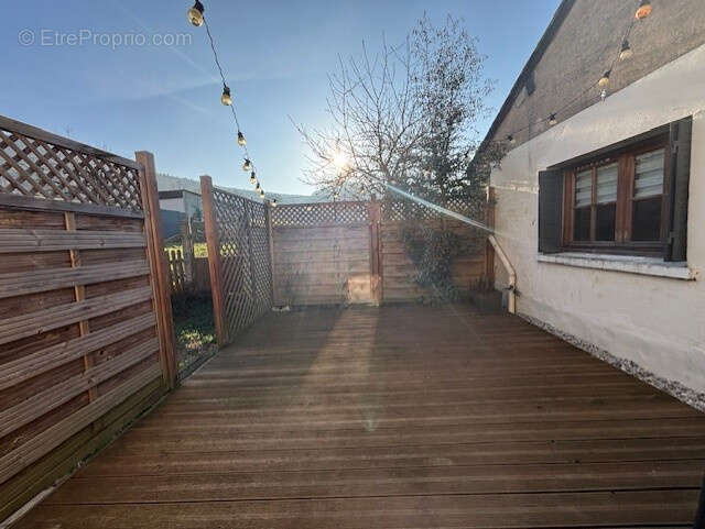 EXCLUSIVITE, maison 2 chambres, terrasse, jardin et dépendance en quartier historique. - photo 2