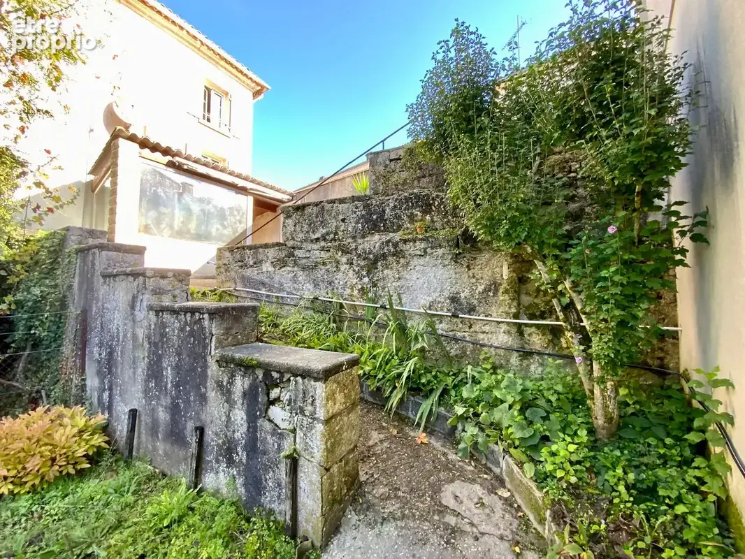 Maison dans Jonzac avec garage et jardin - photo 14