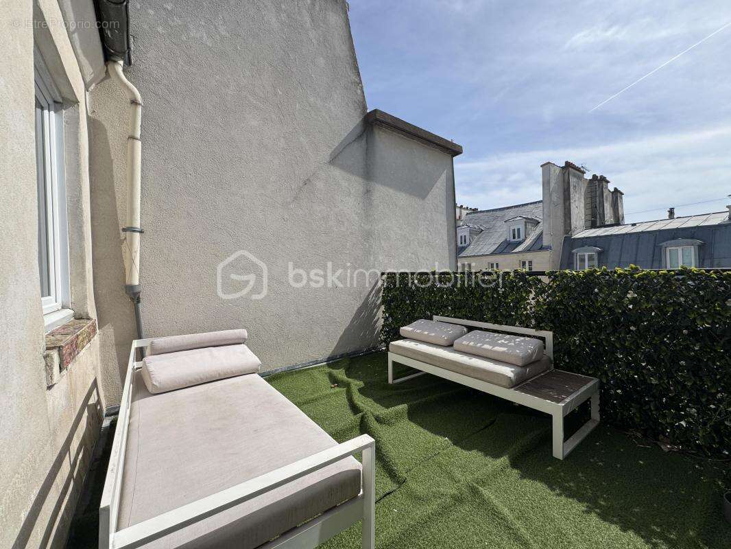 Appartement à PARIS-1E