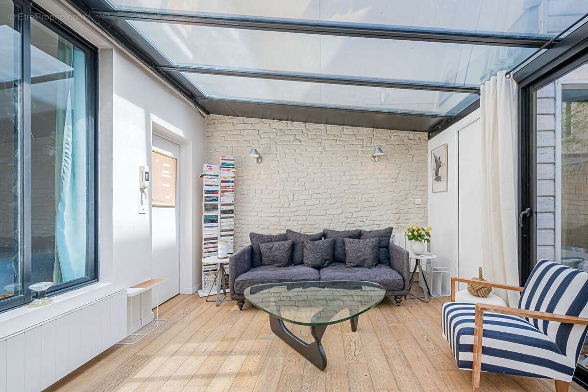 Appartement à PARIS-14E