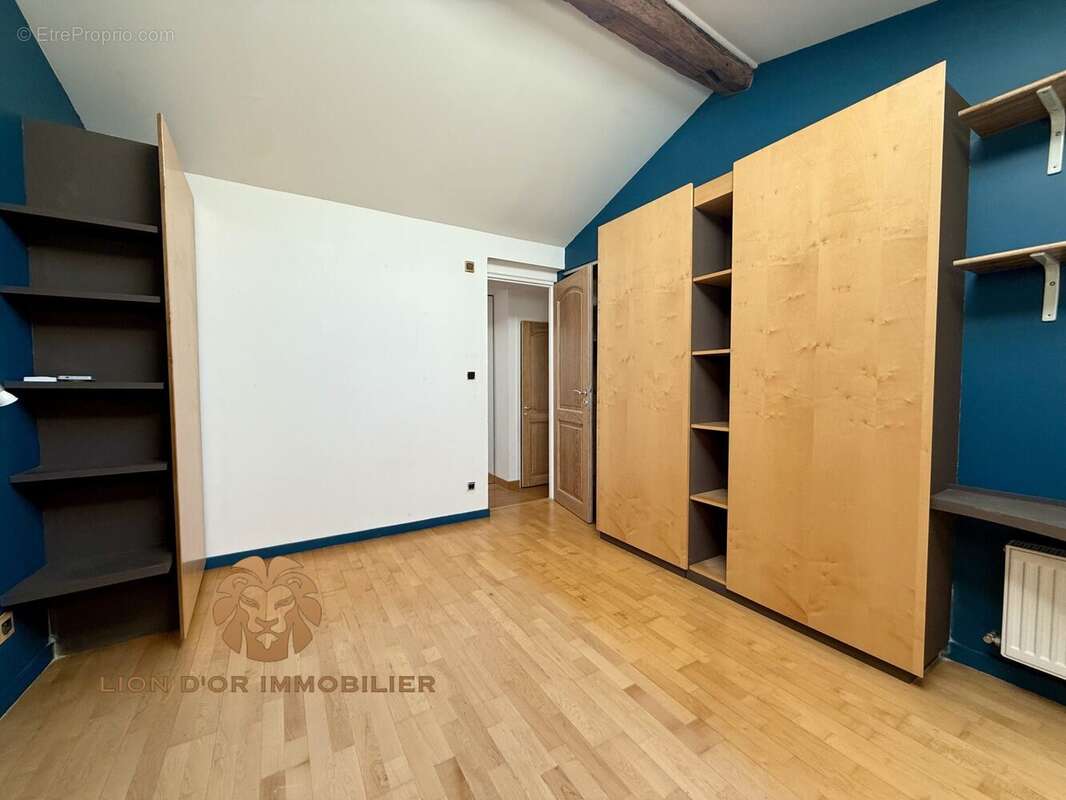 Appartement à NEUVILLE-SUR-SAONE