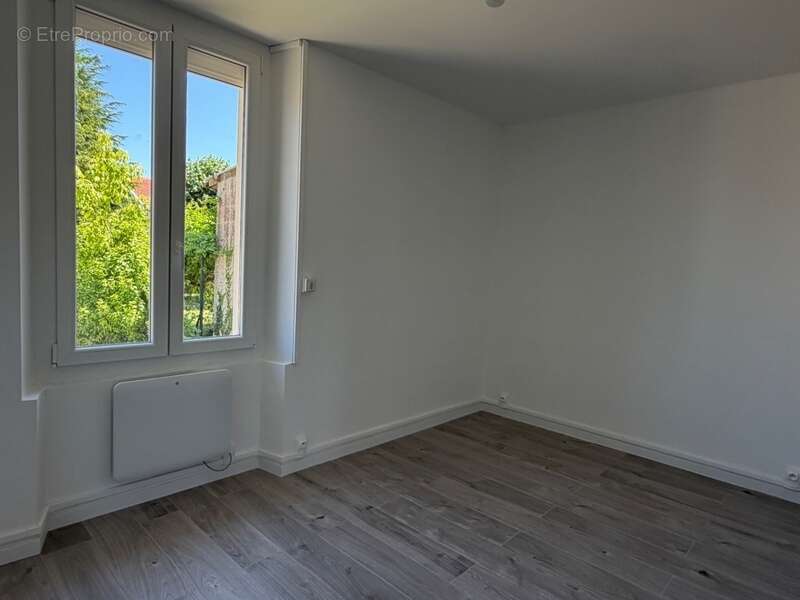 Pavillon de plain pied, 2 chambres, garage et jardin clos - photo 4